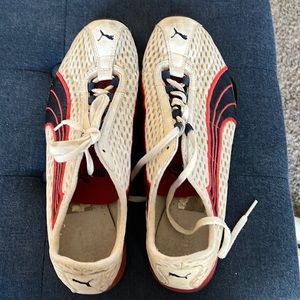 Woman’s Puma Sneakers